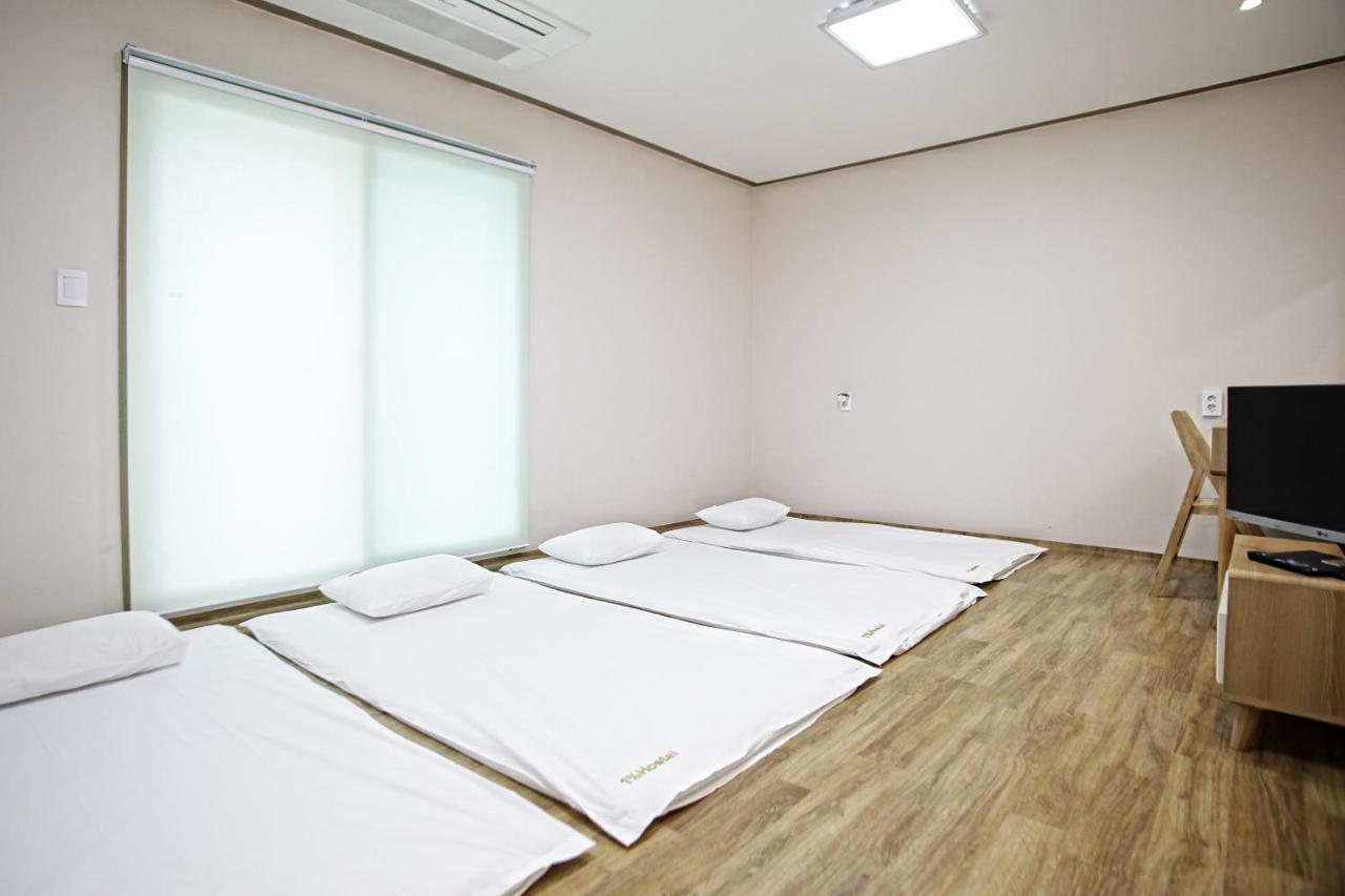 One Percent Hostel Чонджу Екстер'єр фото